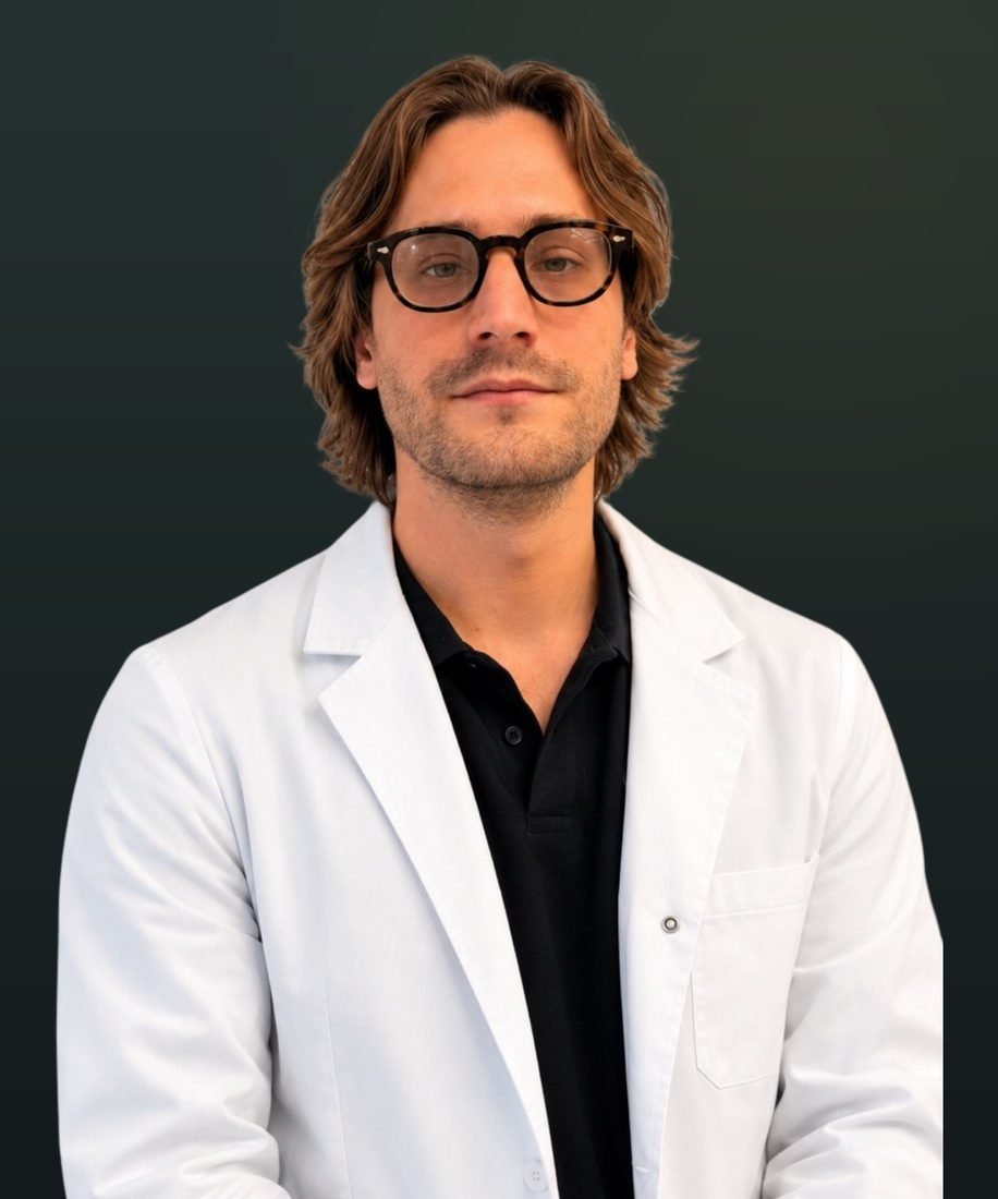 Dr. Davide Buso, chirurgo maxillo-facciale in studio